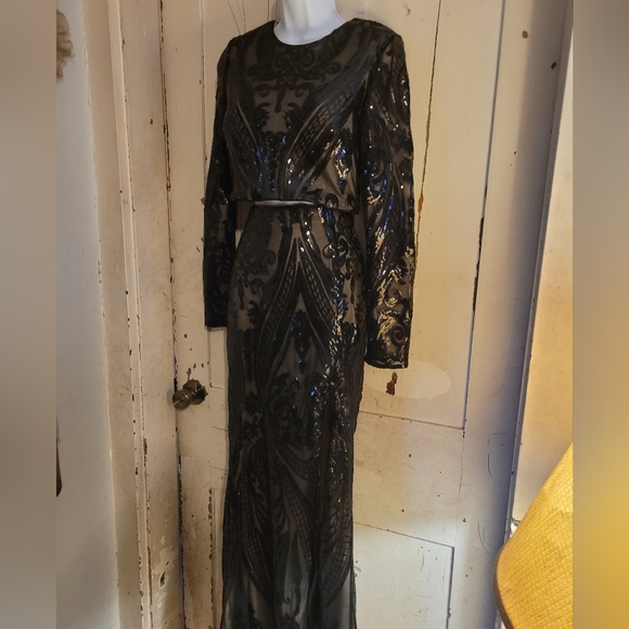 Elegant Black Sequin Evening Gown - Picture 1 of 6